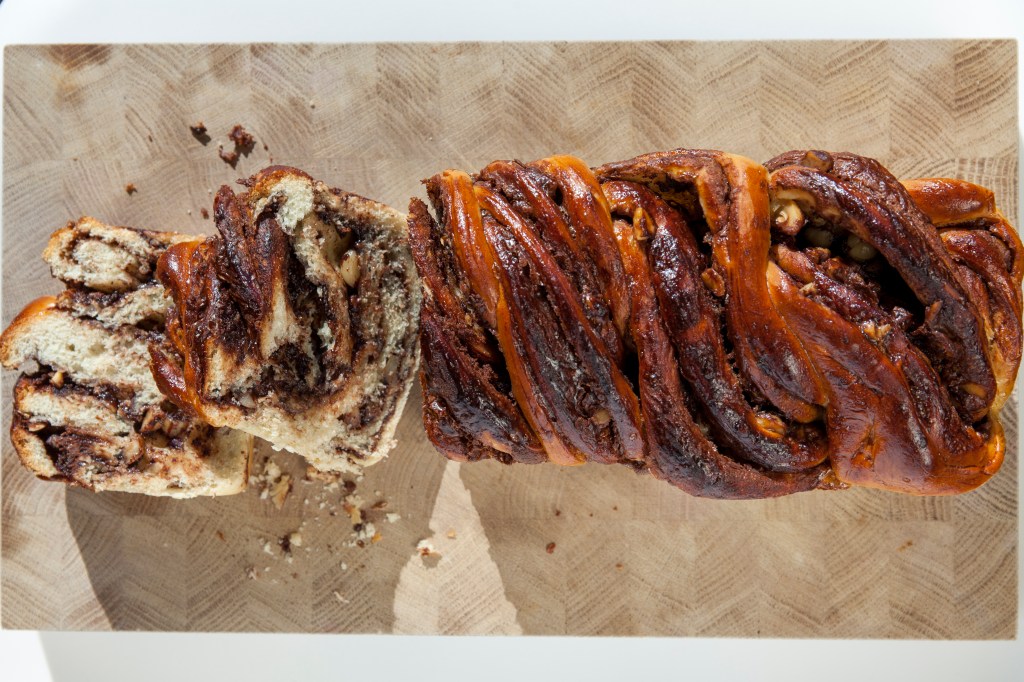 Babka mit Schokolade und&nbsp;Nüssen